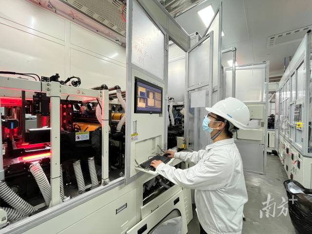 星空平台校企联合培养班学生在企业学习。 星空平台校企联合培养班学生在企业学习。