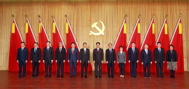 星空平台党委常委合影。 星空平台党委常委合影。